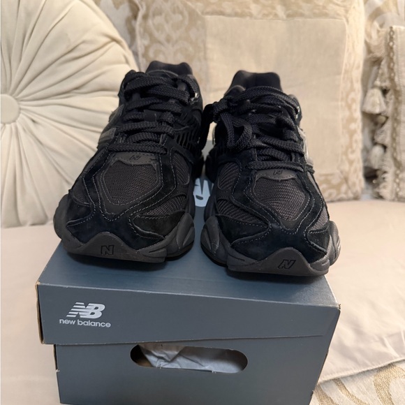 New Balance Triple Black Athletic Shoes - Picture 5 of 6